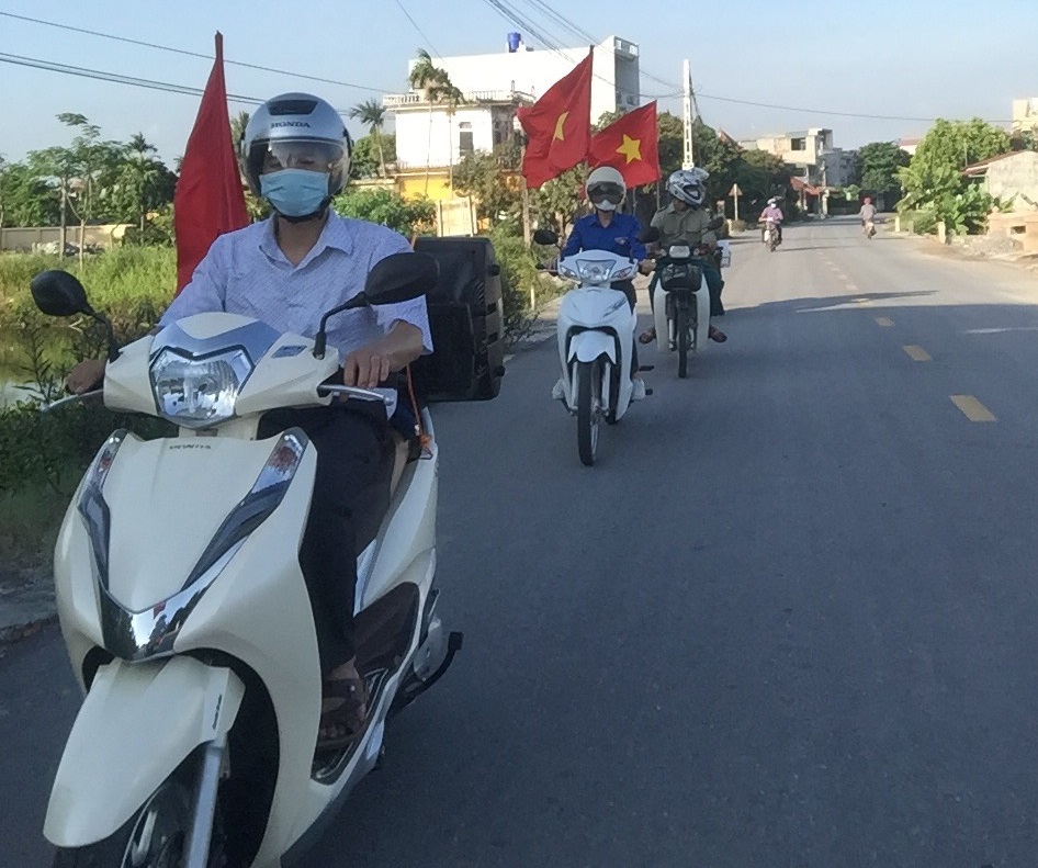 Ban CH Đoàn Thanh niên xã Đình Cao tiếp tục tổ chức ra quân tuyên truyền lưu động phòng, chống Covid-19